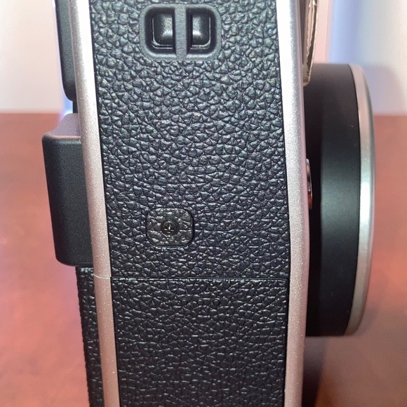 Barely Used Fujifilm Instax Mini 40 Instant Camera - Black - Picture 5 of 10